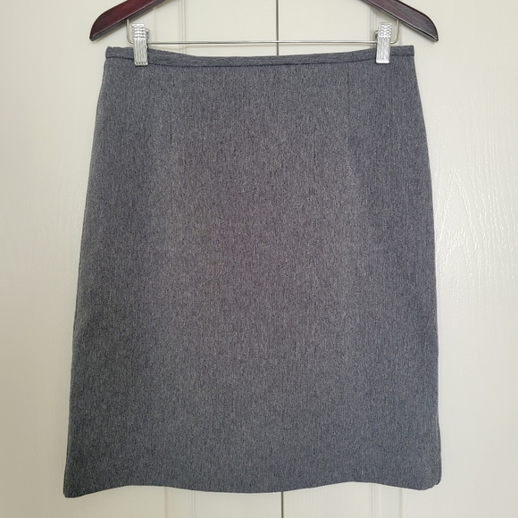 Two piece T.Milano skirt suit - Picture 5 of 9